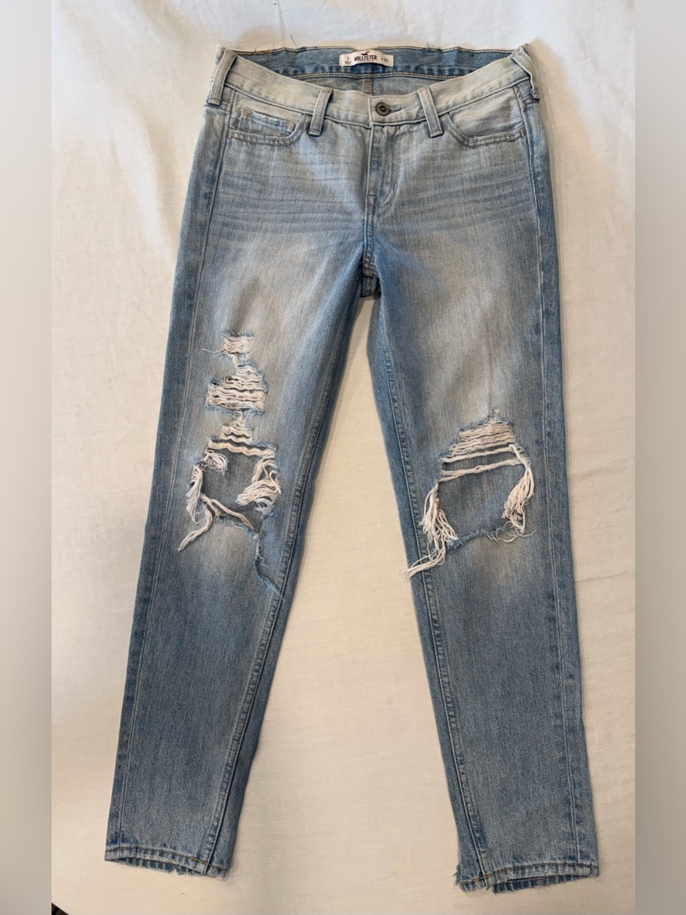 Hollister Low Rise Boyfriend Distressed Light Wash Jeans 1 W25